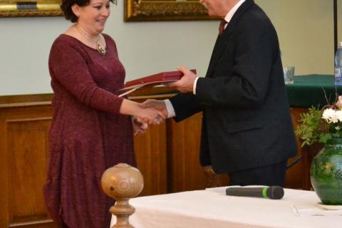 Szacsvai Kingát Gr. Mikó Imre-emléklappal tüntették ki